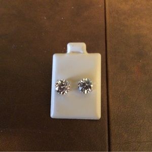 Stunning 8mm Cubic Zirconia stud earrings. New without tags.